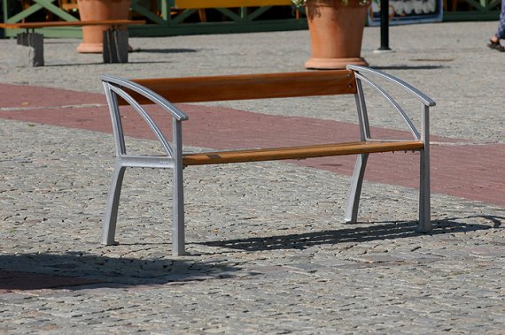 Modern Bench in Soderkoping, Sweden_Le Architecture